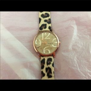 Leopard Quartz Analog Watch